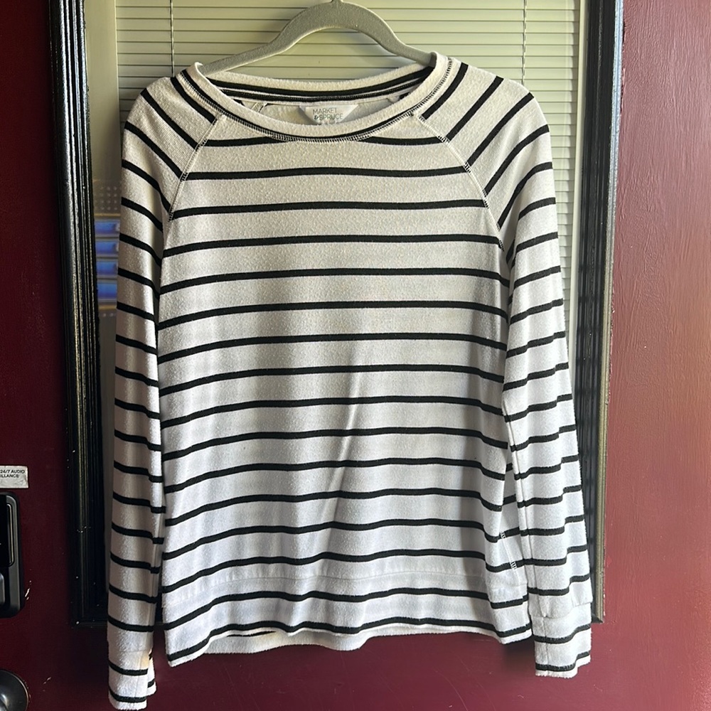 Market & Spruce size, M lightweight sweater, blouse